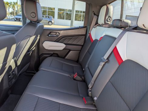 Certified 2023 GMC Canyon AT4X image 17