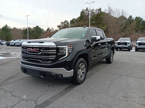 Used 2024 GMC Sierra 1500 SLT image 1