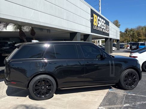 Used 2024 Land Rover Range Rover Long Wheelbase SE image 8