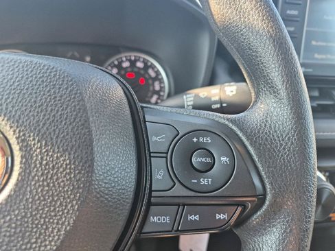 Used 2022 Toyota RAV4 LE AWD/4WD image 17