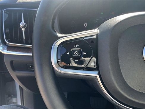 Used 2024 Volvo V60 B5 Cross Country Plus image 18