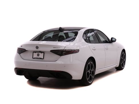 New 2025 Alfa Romeo Giulia AWD image 4