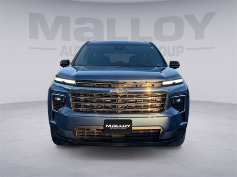 Used 2025 Chevrolet Traverse LT w/ Sun and Wheel Package image 8