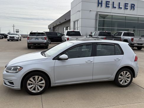 Used 2021 Volkswagen Golf 4-Door image 3