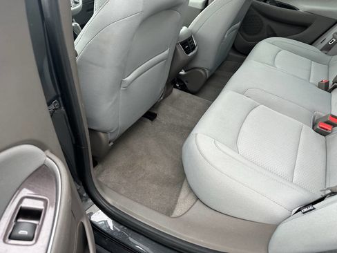 Used 2017 Chevrolet Malibu LT image 15