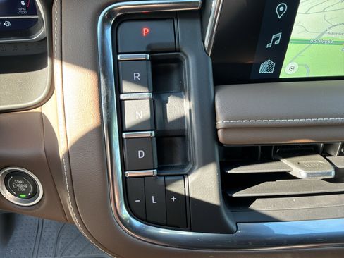 Used 2023 Chevrolet Suburban High Country w/ Advanced Technology Package image 26
