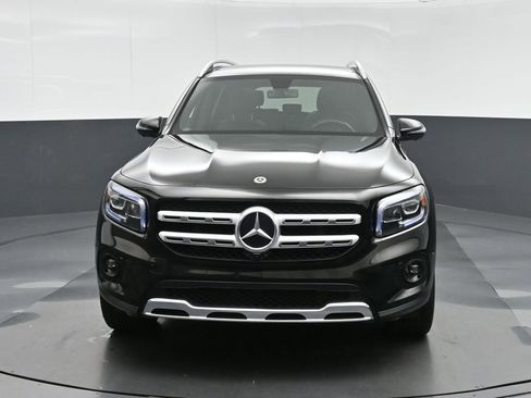 Used 2021 Mercedes-Benz GLB 250 4MATIC w/ Premium Package image 2