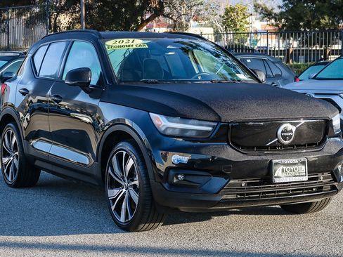 Used 2021 Volvo XC40 P8 Recharge w/ Advanced Package image 3