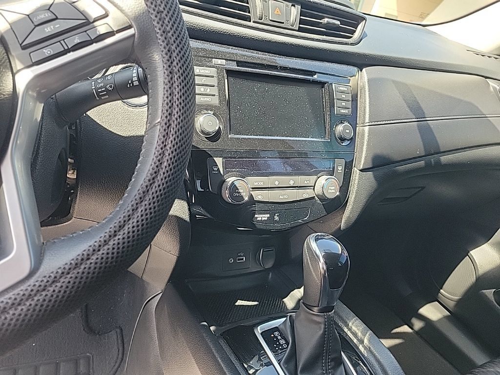 Used 2018 Nissan Rogue SV AWD/4WD image 11
