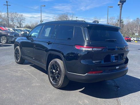 Used 2024 Jeep Grand Cherokee L Laredo image 3