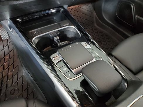 Used 2021 Mercedes-Benz GLB 250 4MATIC image 22