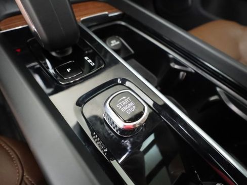 Used 2023 Volvo V60 B5 Cross Country Plus image 19