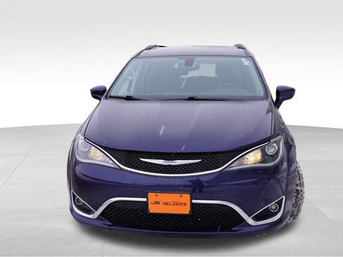 Certified 2017 Chrysler Pacifica Touring-L image 12