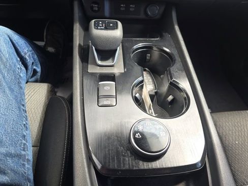 Used 2025 Nissan Rogue SV image 21