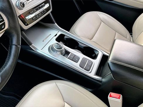 Used 2022 Ford Explorer XLT w/ Equipment Group 202A image 18