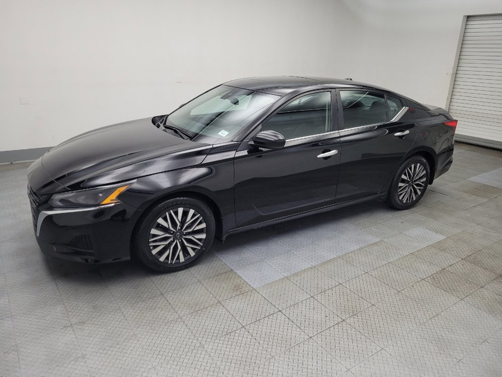 Used 2025 Nissan Altima 2.5 SV w/ SV Premium Package FWD image 2