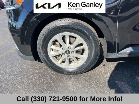 Certified 2024 Kia Carnival LX image 17