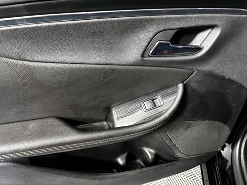 Used 2017 Chevrolet Impala Premier w/ Enhanced Convenience Package image 33