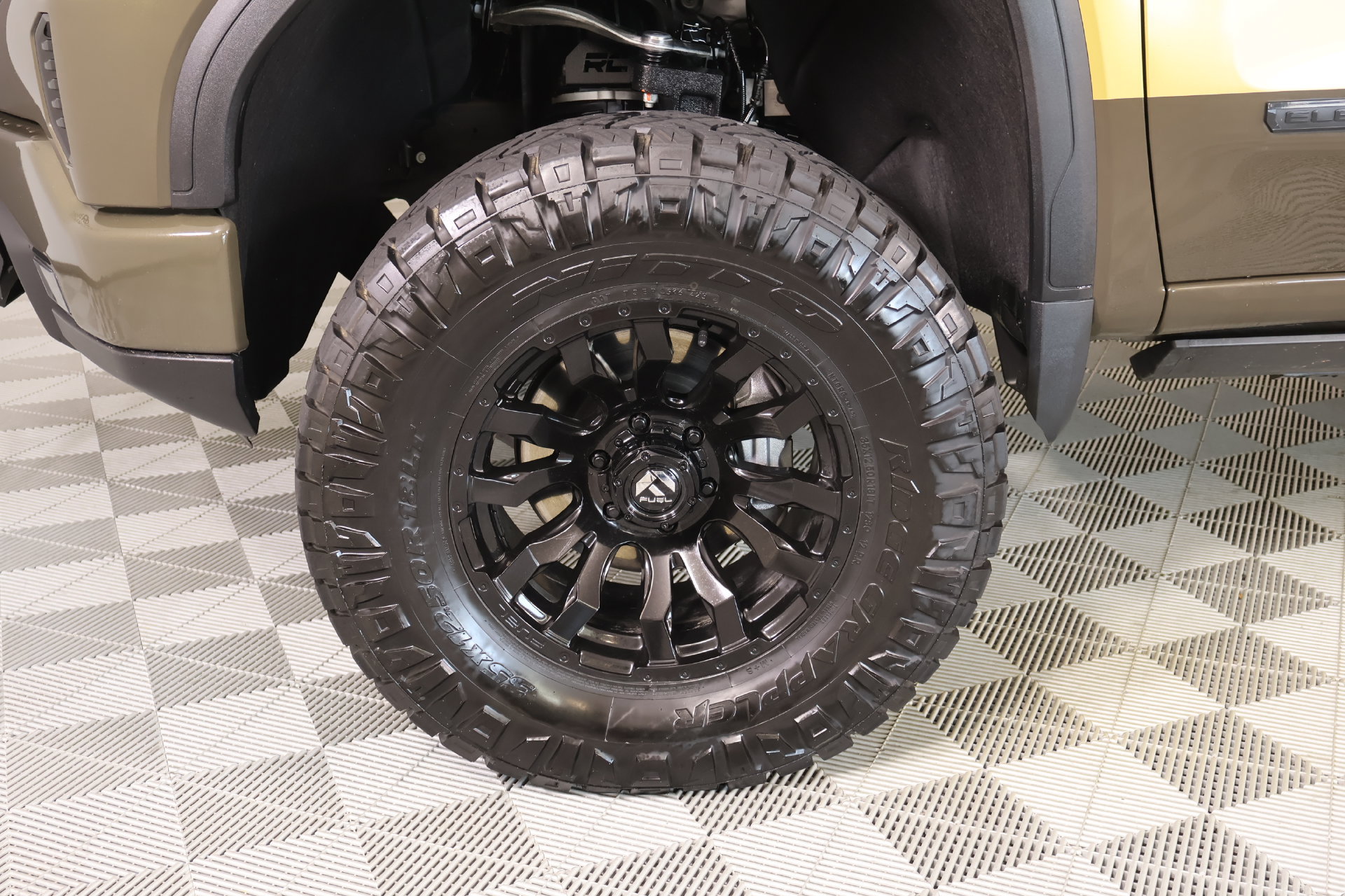 Used 2023 GMC Sierra 1500 Elevation AWD/4WD image 18