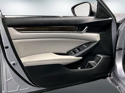 Used 2020 Honda Accord EX image 19