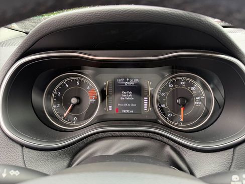 Used 2019 Jeep Cherokee Latitude Plus AWD/4WD image 16
