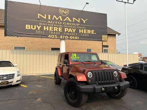 Used 2014 Jeep Wrangler Unlimited Sahara w/ Dual Top Group AWD/4WD image 40