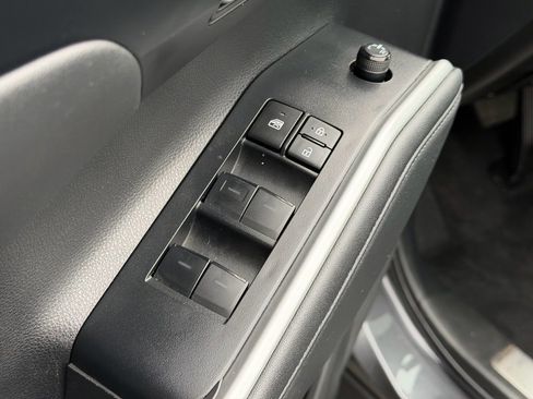 Certified 2024 Toyota Highlander XLE image 15