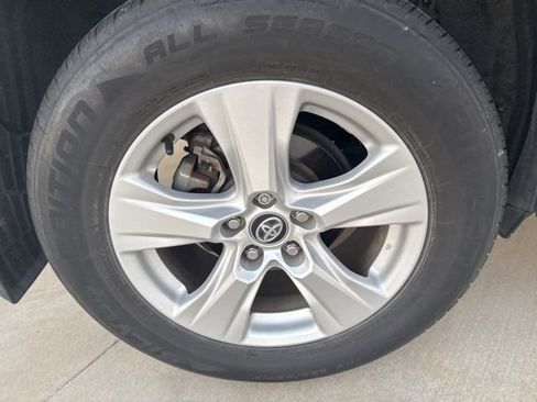 Used 2020 Toyota RAV4 XLE w/ Convenience Package image 22