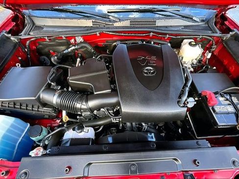 Used 2023 Toyota Tacoma TRD Off-Road image 9