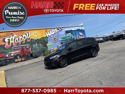 Used 2022 Chrysler Pacifica Limited w/ S Appearance Package