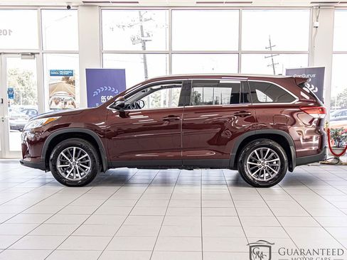 Used 2019 Toyota Highlander XLE AWD/4WD image 6
