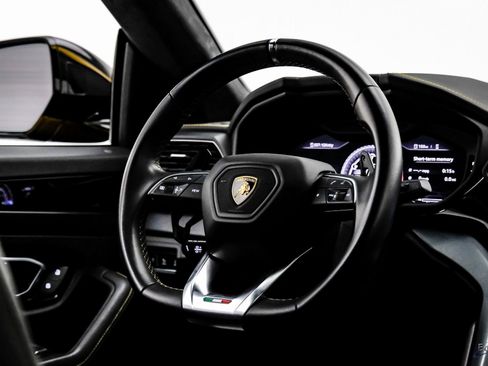 Used 2021 Lamborghini Urus image 62
