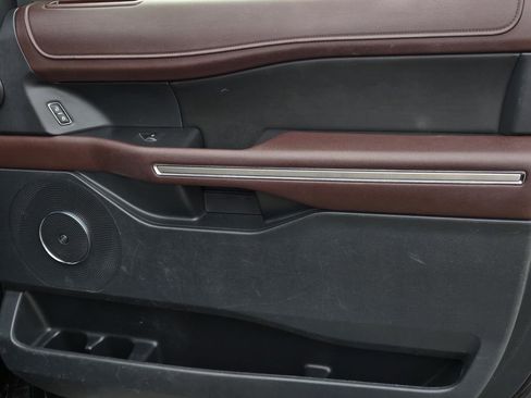 Used 2022 Ford Expedition Limited image 8