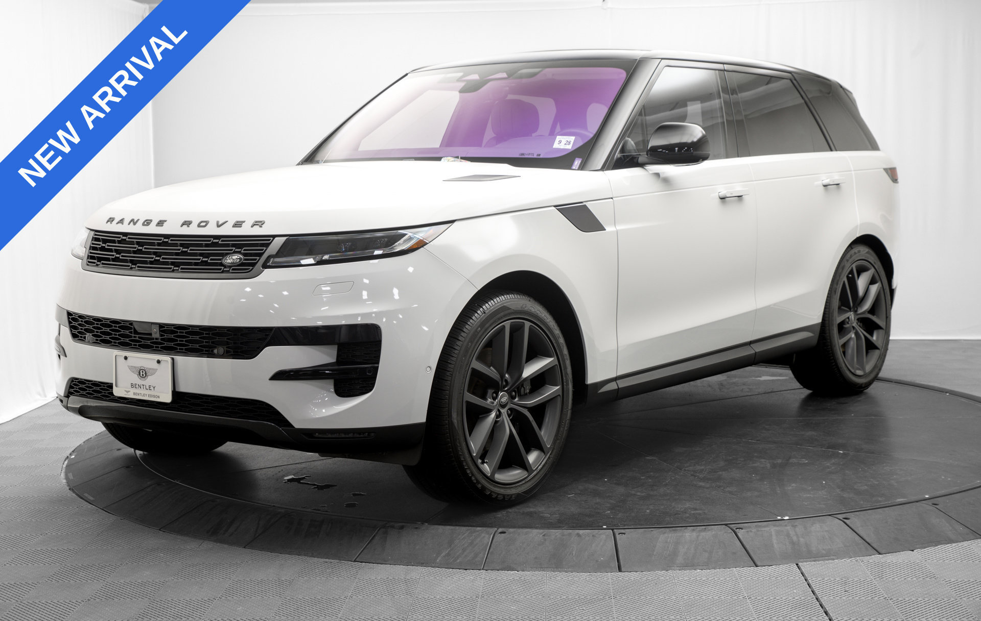 Used 2023 Land Rover Range Rover Sport SE AWD/4WD image 3