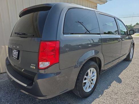 Used 2018 Dodge Grand Caravan SXT w/ Rear Park Assist Package FWD image 5