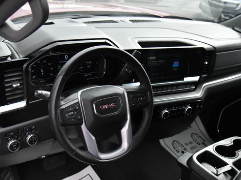Used 2024 GMC Sierra 1500 SLT image 17