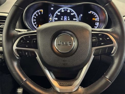 Used 2018 Jeep Grand Cherokee Altitude image 20