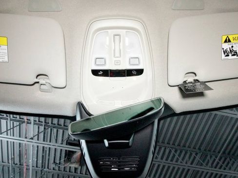 Certified 2025 Volvo XC40 B5 Core w/ Climate Package image 8