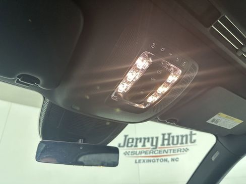 Used 2025 Mercedes-Benz GLE 350 4MATIC image 25