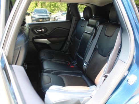 Used 2018 Jeep Cherokee Limited AWD/4WD image 26