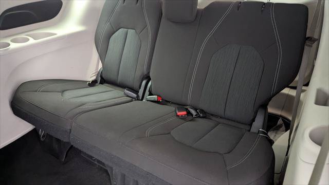 Used 2023 Chrysler Voyager LX FWD image 17