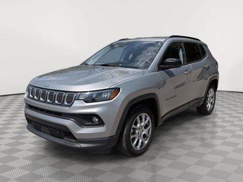 Used 2022 Jeep Compass Latitude AWD/4WD image 3
