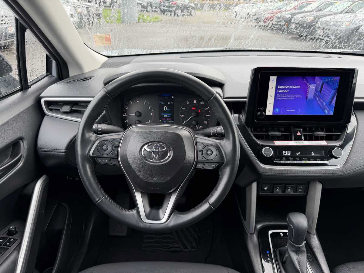 Used 2025 Toyota Corolla Cross LE AWD/4WD image 23