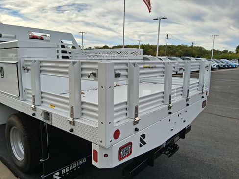 New 2025 GMC Sierra 3500 Pro w/ Convenience Package image 9