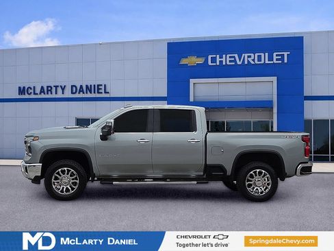 Used 2024 Chevrolet Silverado 2500 LTZ w/ LTZ Convenience Package AWD/4WD image 3