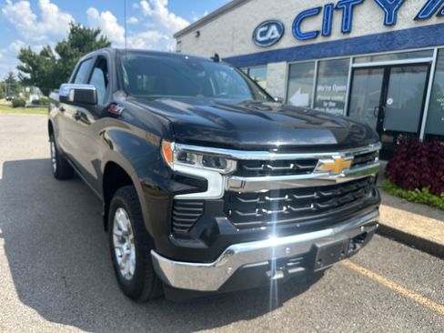 Used 2024 Chevrolet Silverado 1500 LT w/ Z71 Off-Road Package AWD/4WD image 2