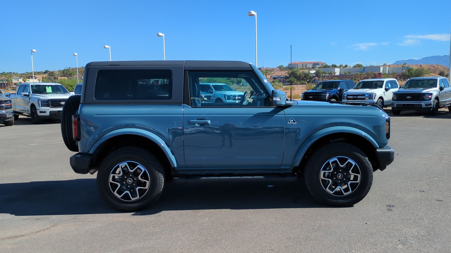 Used 2021 Ford Bronco Outer Banks AWD/4WD image 2