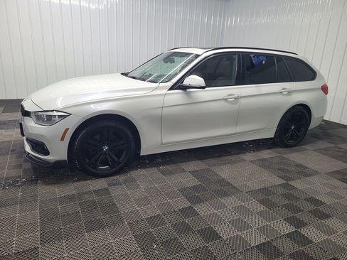 Used 2017 BMW 330i xDrive Wagon image 9