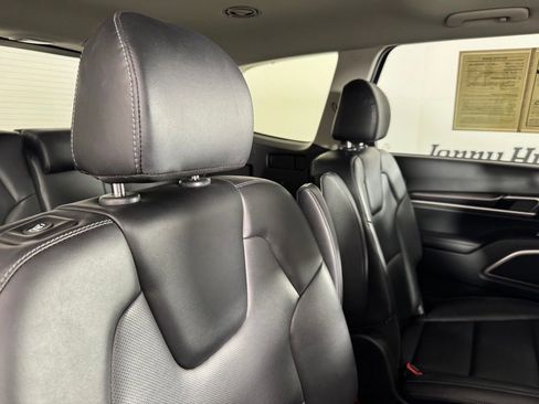 Used 2025 Kia Telluride S FWD image 37