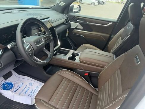 New 2026 GMC Acadia Denali Ultimate w/ LPO, Floor Liner Package AWD/4WD image 16